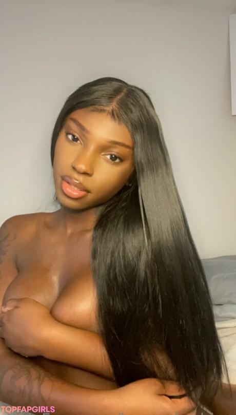 Bronzebarbiee nude leaked OnlyFans photo #15