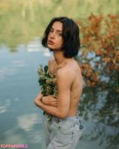 Roxane nude leaked OnlyFans photo #14