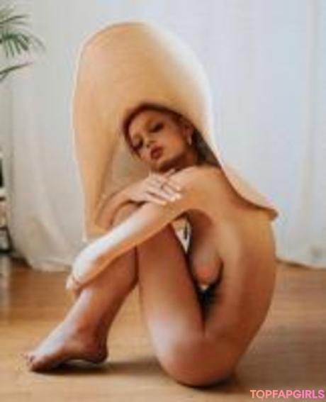 Roxane nude leaked OnlyFans photo #9
