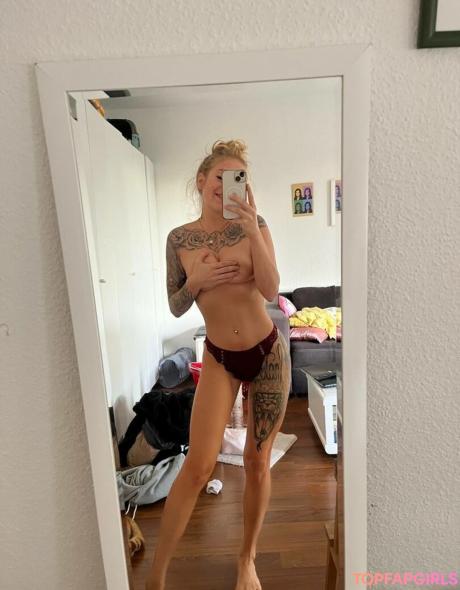 Nurselayla nude leaked OnlyFans photo #18