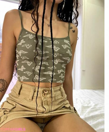 Giovana nude leaked OnlyFans photo #11