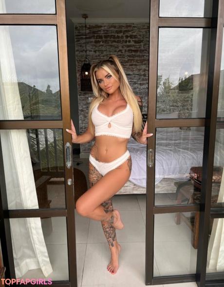 Bella nude leaked OnlyFans photo #12
