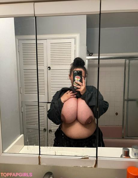 Urfavvbri nude leaked OnlyFans photo #8