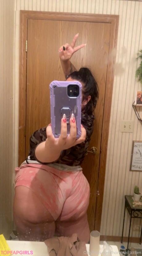 Hornythickitten nude leaked OnlyFans photo #122