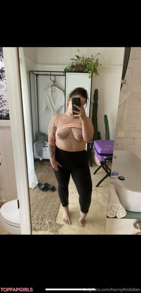 Hornythickitten nude leaked OnlyFans photo #139