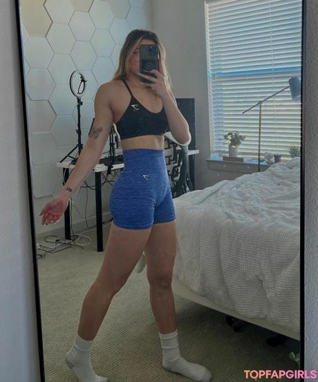 Leoniemontybtw nude leaked OnlyFans photo #12