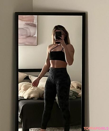 Leoniemontybtw nude leaked OnlyFans photo #2