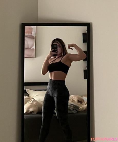 Leoniemontybtw nude leaked OnlyFans photo #3