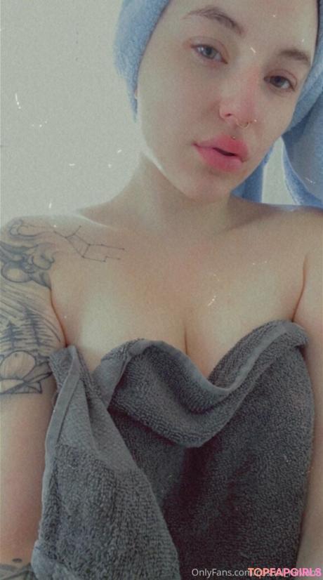 Nastynirvanaa nude leaked OnlyFans pic