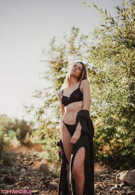 Queenb.raine nude leaked OnlyFans photo #17
