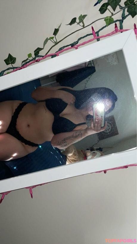 Rrissarae nude leaked OnlyFans photo #38