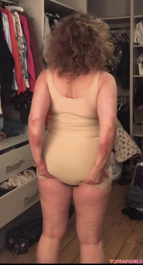 Nadia nude leaked OnlyFans photo #9