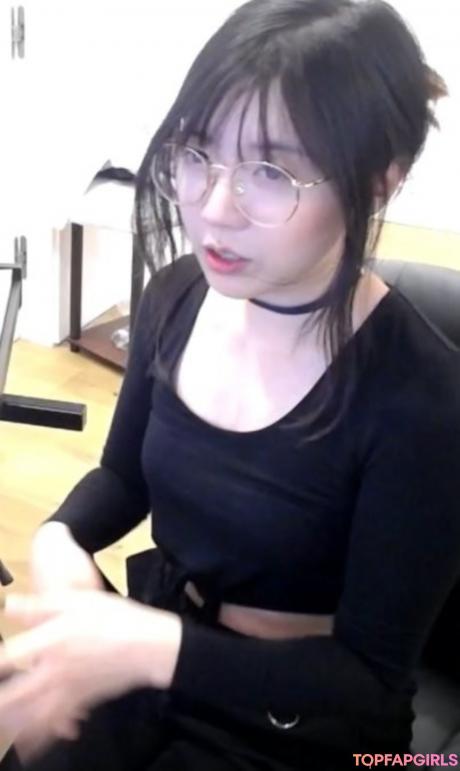 LilyPichu nude leaked OnlyFans photo #26