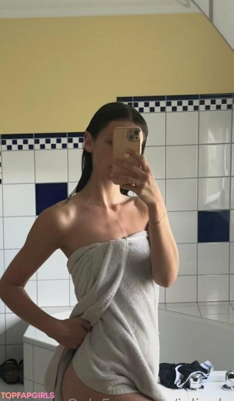 Julia nude leaked OnlyFans photo #109