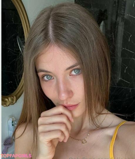 Julia nude leaked OnlyFans photo #255