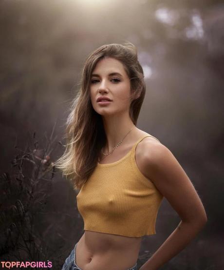Julia nude leaked OnlyFans photo #5