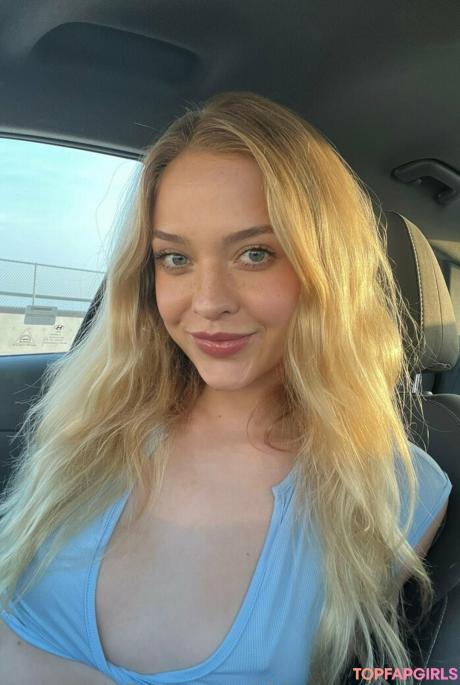 Chloecarterxoxo nude leaked OnlyFans photo #5