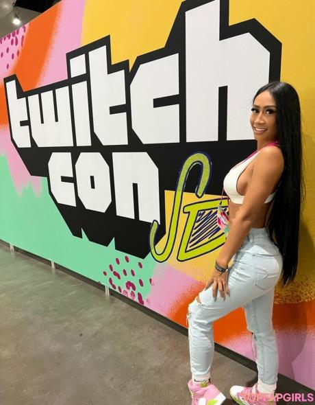 LittleAznChat nude leaked OnlyFans photo #4