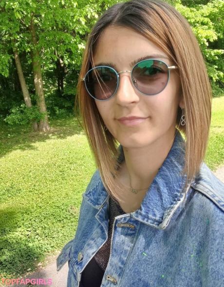 Raluca nude leaked OnlyFans photo #15