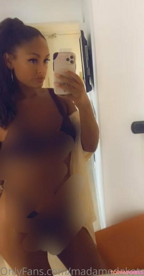 Madamedakota nude leaked OnlyFans photo #14