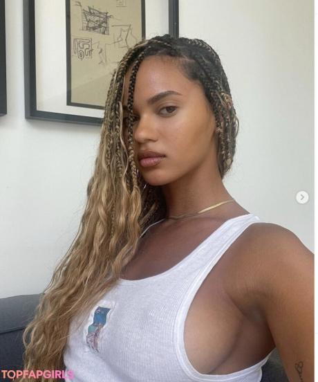 Juliana nude leaked OnlyFans photo #13