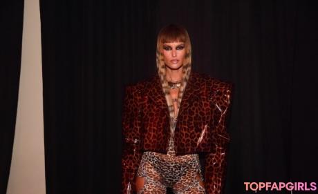 Izabel nude leaked OnlyFans photo #6