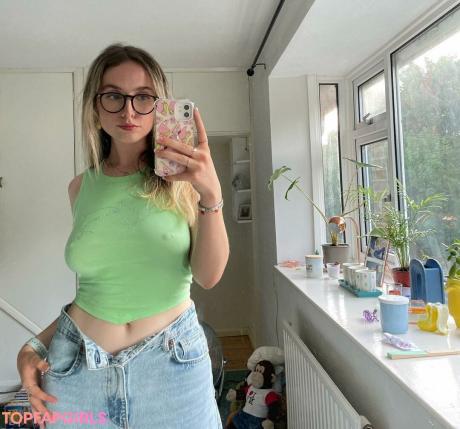 Millllievanillllie nude leaked OnlyFans photo #10