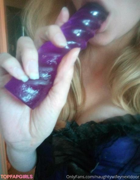 Naughtywifeynextdoor nude leaked OnlyFans photo #31