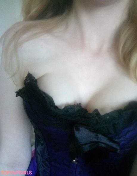 Naughtywifeynextdoor nude leaked OnlyFans photo #54