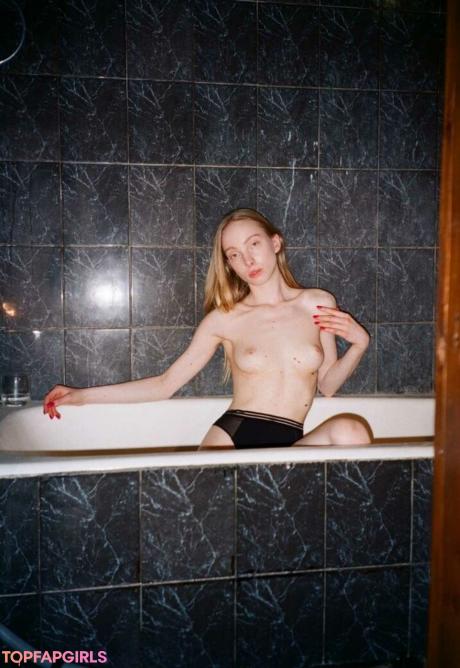 Polina nude leaked OnlyFans photo #11