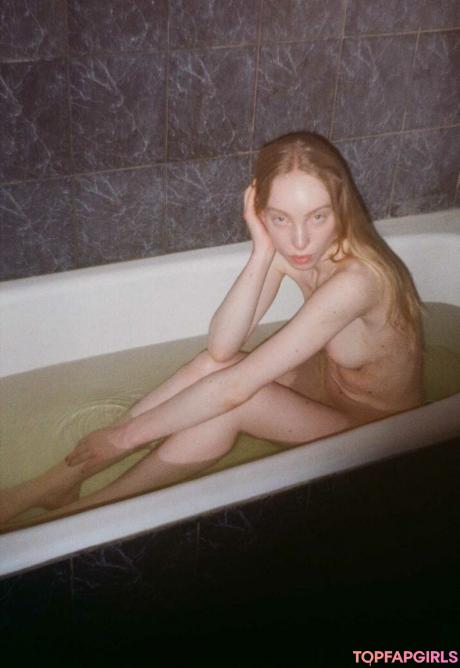 Polina nude leaked OnlyFans photo #4