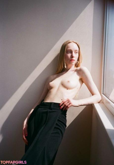Polina nude leaked OnlyFans photo #5
