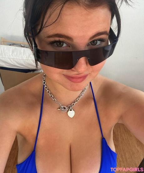 Chlobailey nude leaked OnlyFans photo #8