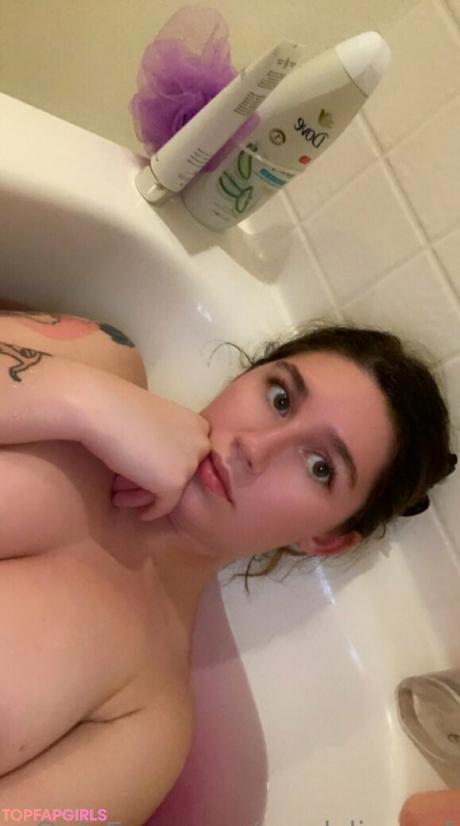 Smolclingygf nude leaked OnlyFans photo #8