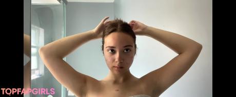 Laufey nude leaked OnlyFans photo #6