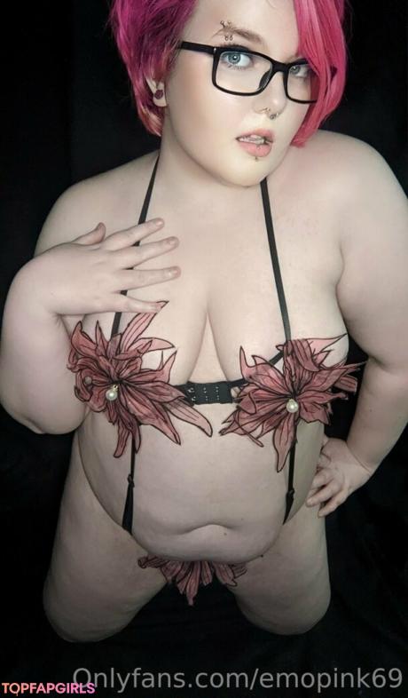 Emopink69 nude leaked OnlyFans photo #12