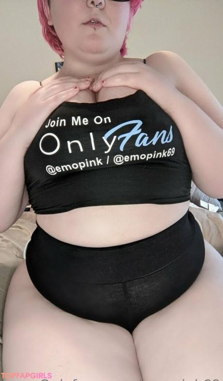 Emopink69 nude leaked OnlyFans photo #17