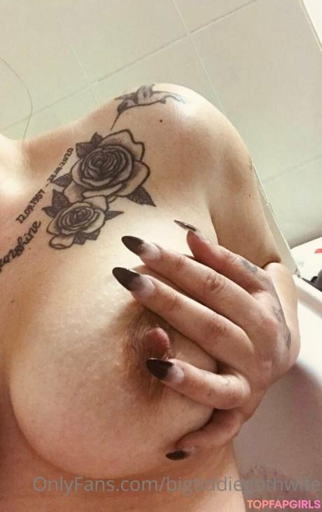 Bigtiddiegothwife nude leaked OnlyFans photo #17