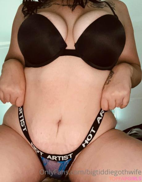 Bigtiddiegothwife nude leaked OnlyFans photo #26