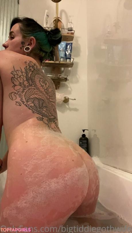 Bigtiddiegothwife nude leaked OnlyFans photo #88