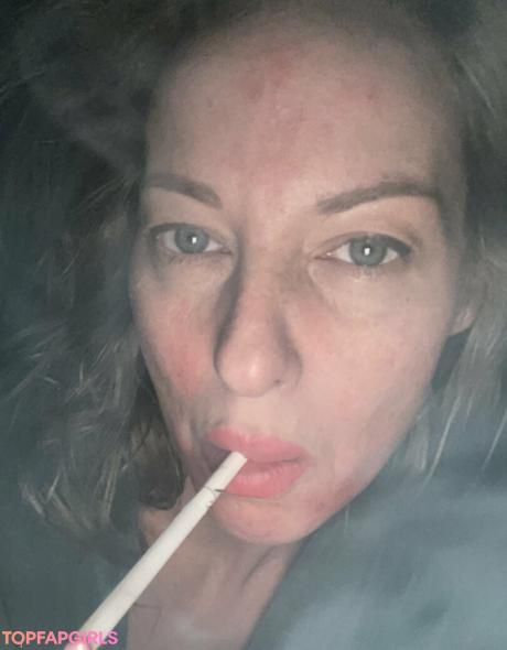 Smokingqueenalina nude leaked OnlyFans photo #8