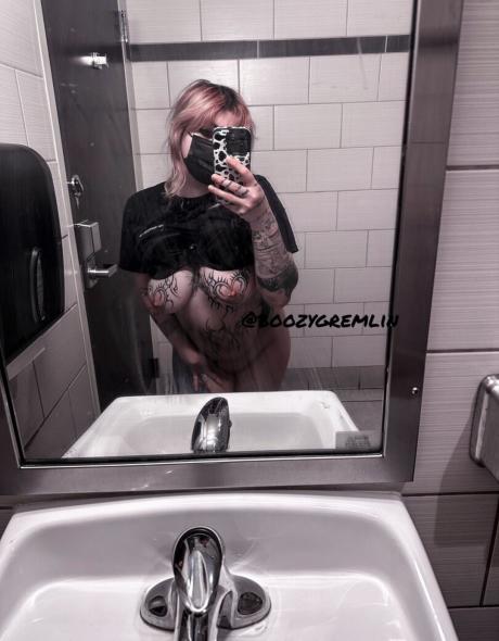 BoozyGremlinx nude leaked OnlyFans photo #32