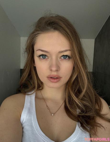 Teen nude leaked OnlyFans photo #9