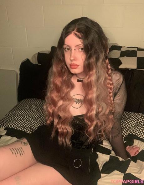 Gothbabybrat nude leaked OnlyFans photo #6