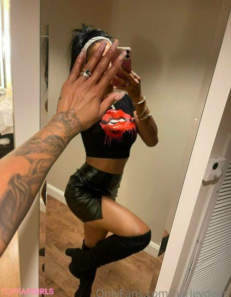Harleydean nude leaked OnlyFans photo #34