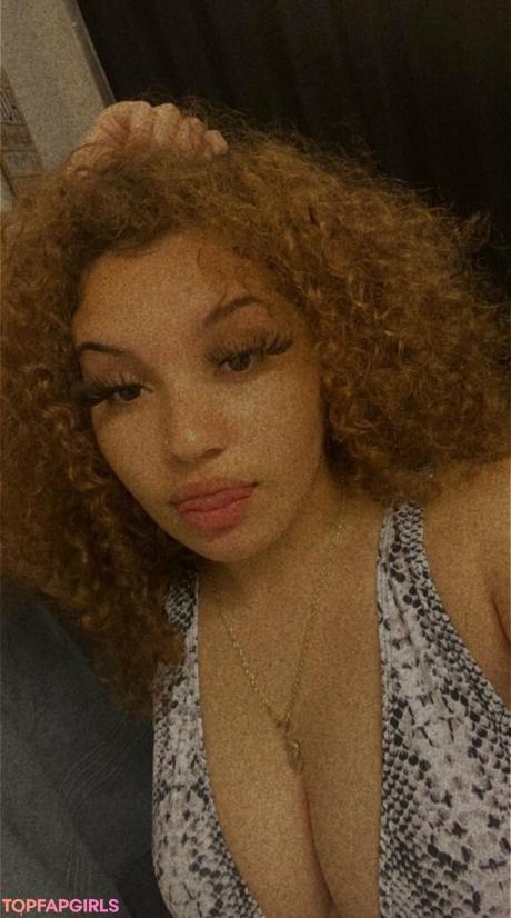 Mariiahriiah nude leaked OnlyFans photo #2