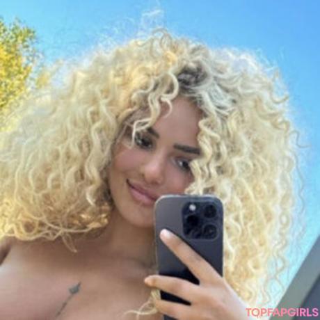Mollymazs nude leaked OnlyFans photo #12