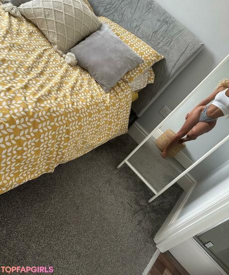 Mollymazs nude leaked OnlyFans photo #3
