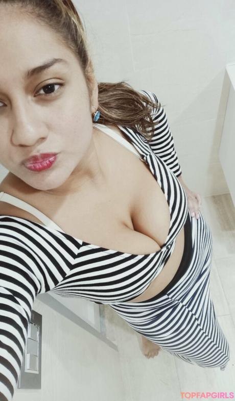 Karolin25 nude leaked OnlyFans photo #4