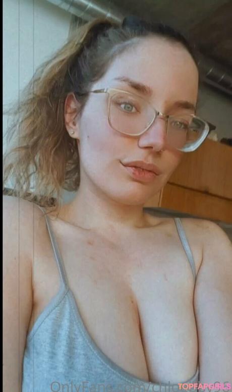 Chloebby96 nude leaked OnlyFans photo #9